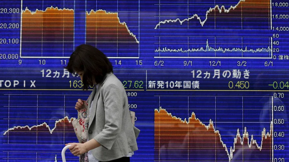 Bolsa de Tóquio fecha a perder 1,37%