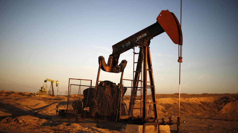 Petróleo sobe 2,3% devido a escalada da Guerra no Mar Vermelho