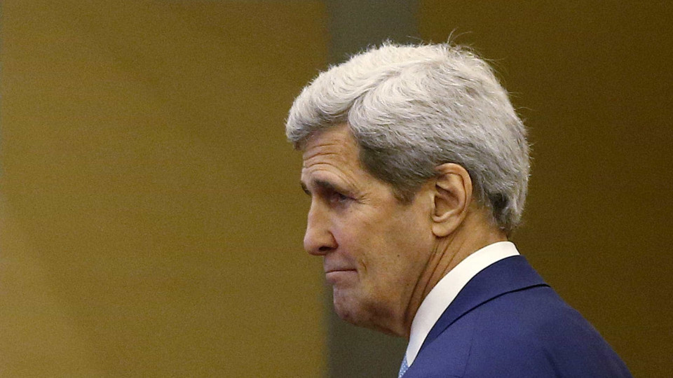 Kerry defende que guerra na Ucrânia não deve relaxar transição energética