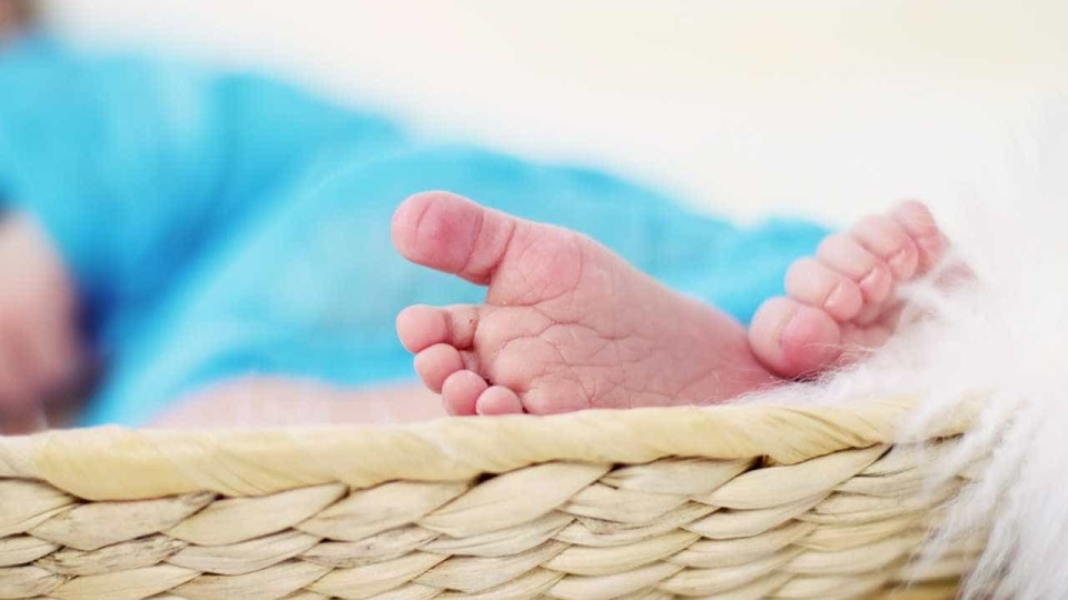 Tribunal decide deixar morrer bebé de três meses. Pais discordam