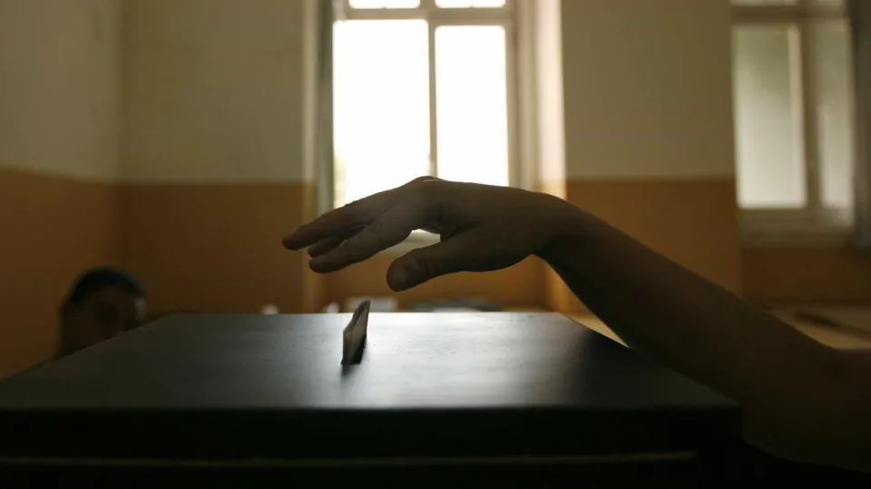 CNE alerta para “matriz anti-concorrencial” nos debates às Presidenciais