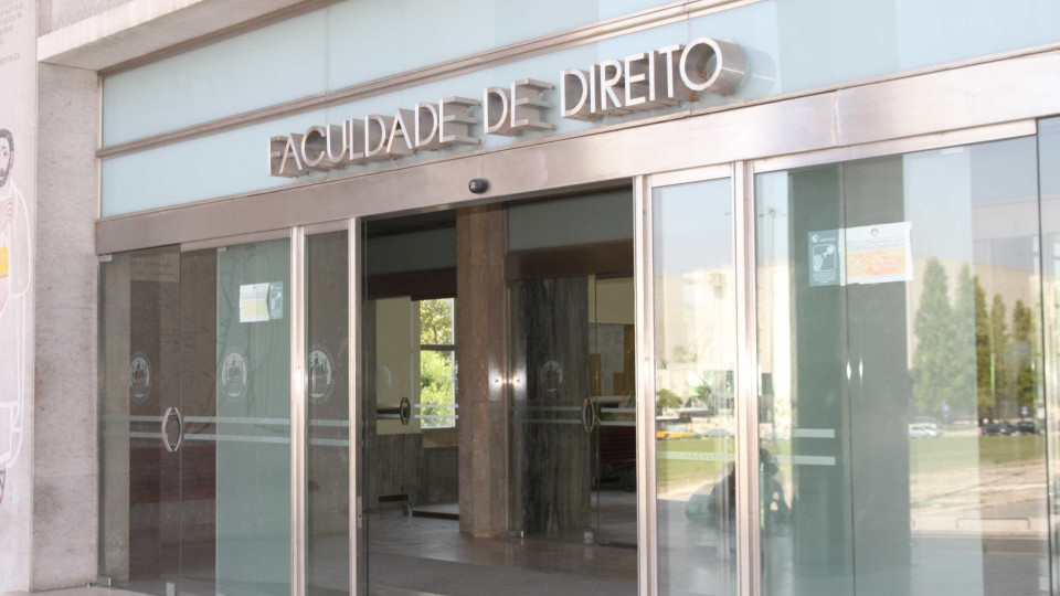 FDUL enviou relatório com denúncias de assédio ao MP. Alunos protestam