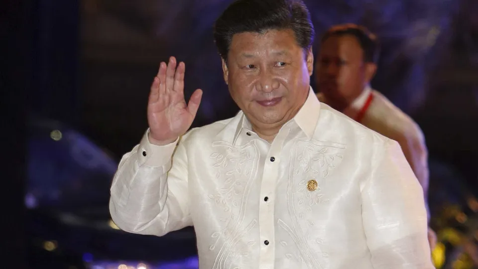 Xi Jinping elogia "solidariedade" entre China e Irão em mundo "complexo"