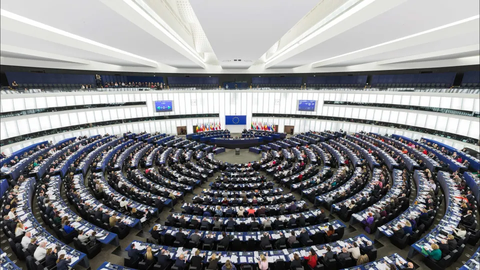 Parlamento Europeu suaviza regras de sustentabilidade para empresas
