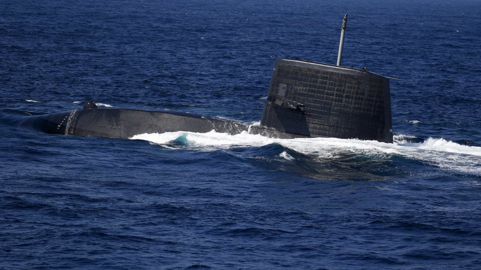 Submarino português preso em arrastão. Não há danos nem vítimas