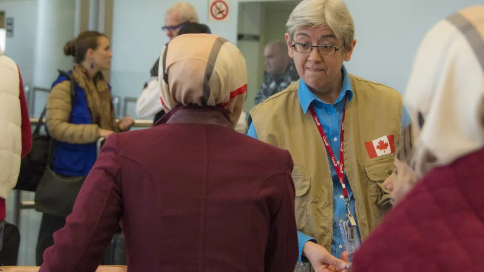 Chega ao Canadá primeiro avião com refugiados sírios