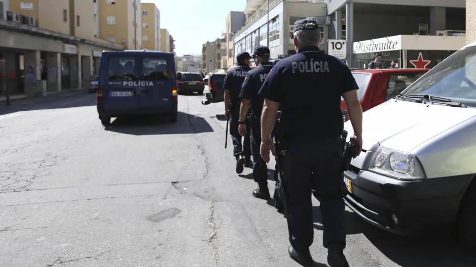 Legionella: PSP recolhe corpo de vítima mortal durante velório