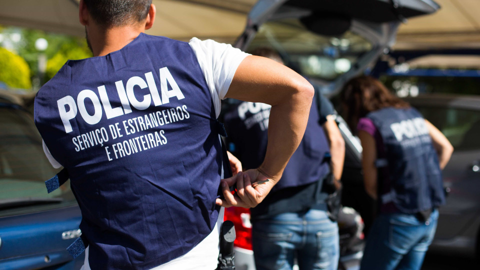 SEF 'apanha' dez estrangeiros ilegais a trabalhar em Alcochete