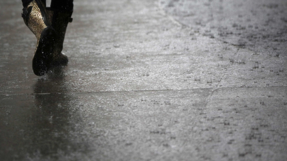 Proteção Civil de Faro atenta à previsão de chuva intensa à tarde e noite