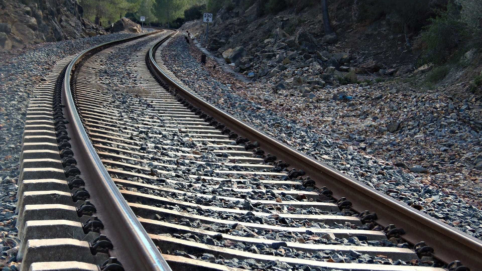 Um morto em atropelamento ferroviário. Linha do Norte condicionada