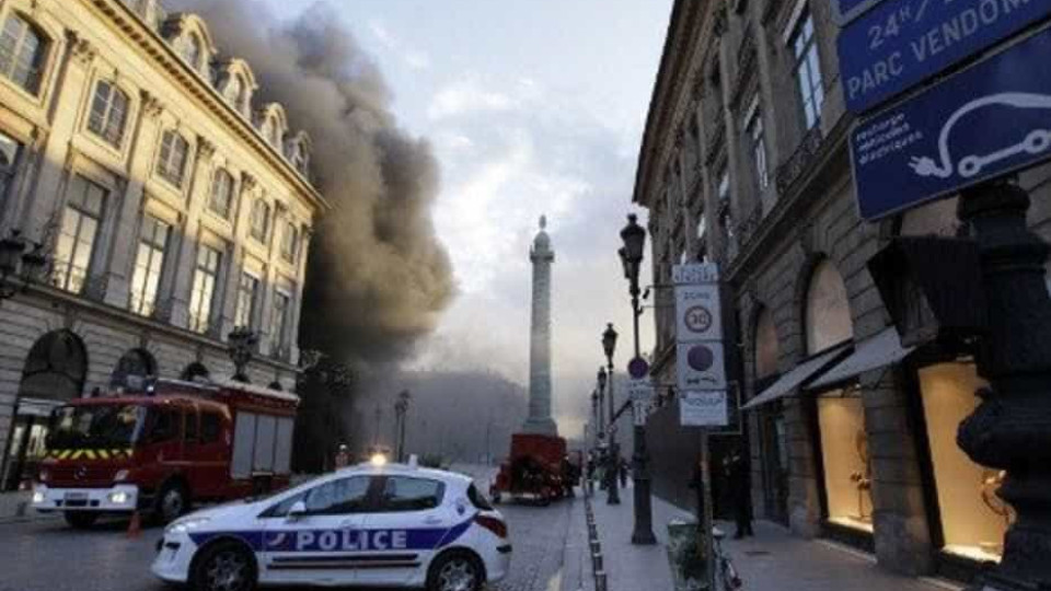 Hotel Ritz em Paris está a arder