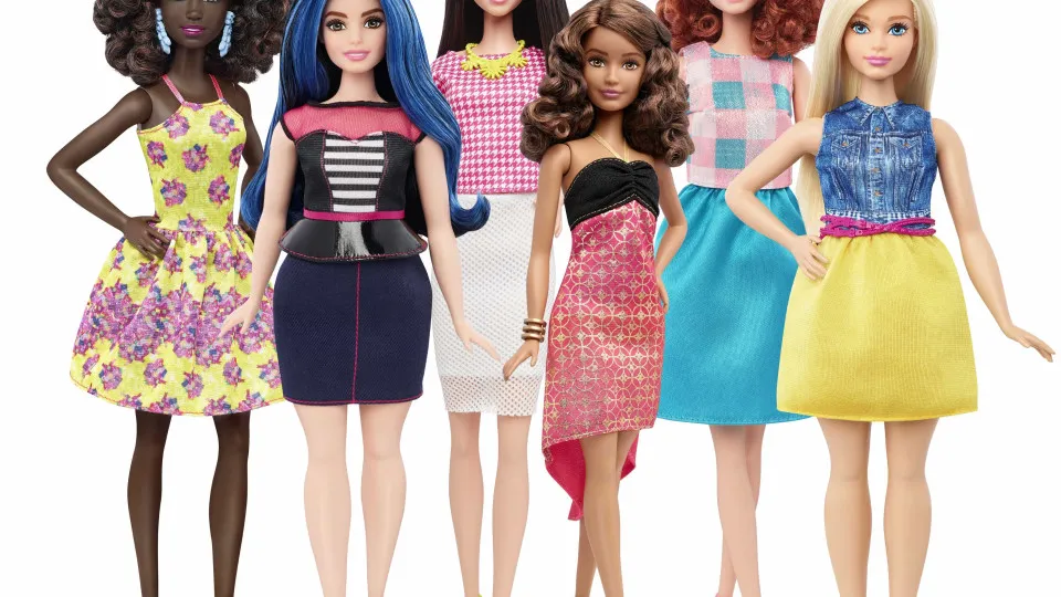 Alta, curvilínea ou baixa. Conheça as novas bonecas Barbie