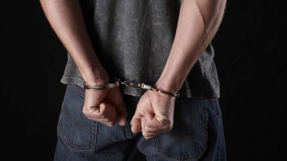 algemas detido detençao