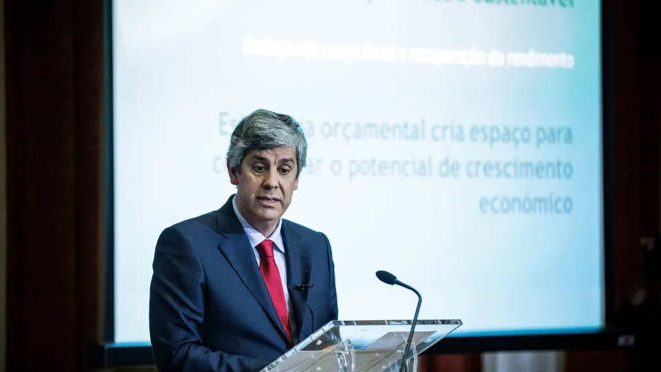 Centeno destaca "sinal positivo" do excedente de 402 milhões