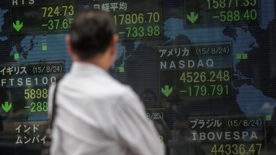 Bolsa de Tóquio fecha a perder 0,52%