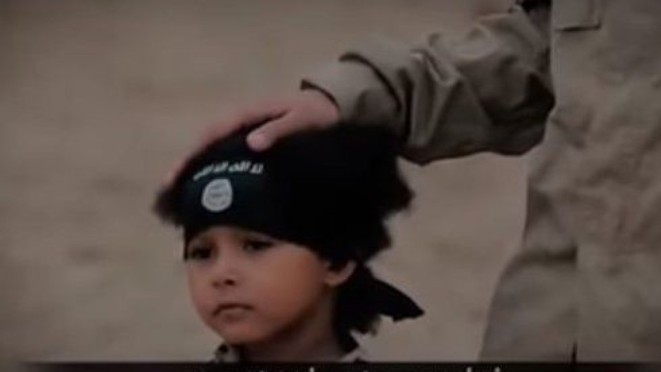 Menino britânico de quatro anos é o novo carrasco do ISIS