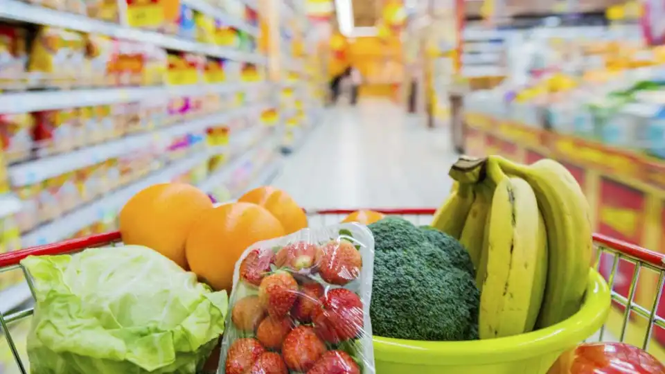 Cabaz alimentar aumenta de preço. Saiba quão mais cara vai ficar a conta