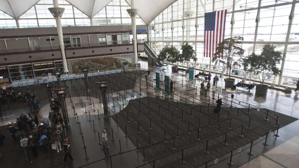 Terminal de Denver evacuado devido a possível ameaça terrorista