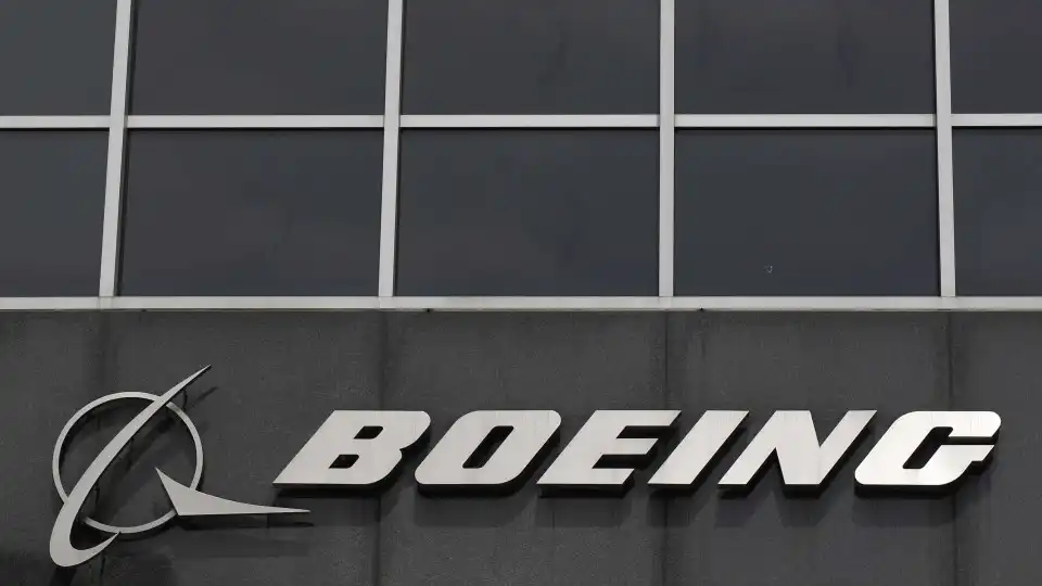 Boeing encaixa 19.400 milhões com venda de ações