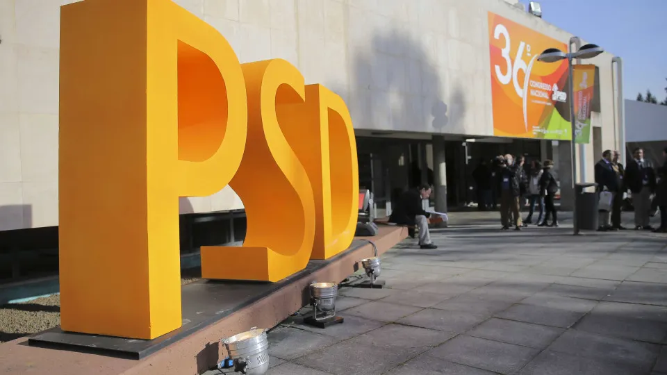 Palavra do Governo na saúde "vale muito pouco". PSD exige ouvir ministra