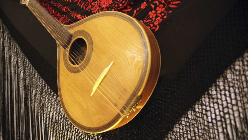 Fado à janela nos bairros de Lisboa antecipa festival Santa Casa Alfama