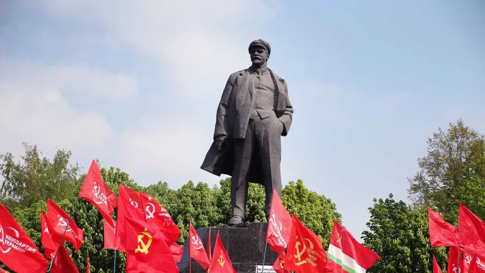 Comunistas russos celebram Lenine e manifestam apoio à invasão da Ucrânia