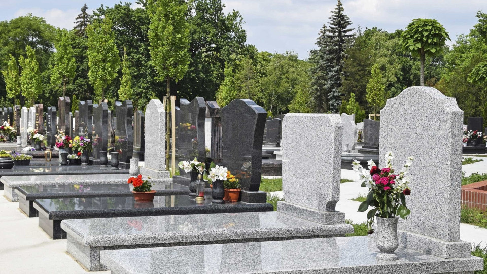 Cemitérios de Setúbal abertos no fim de semana mas com restrições
