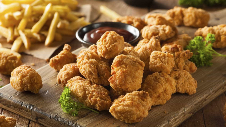 Sabe de que são realmente feitos os nuggets de frango?