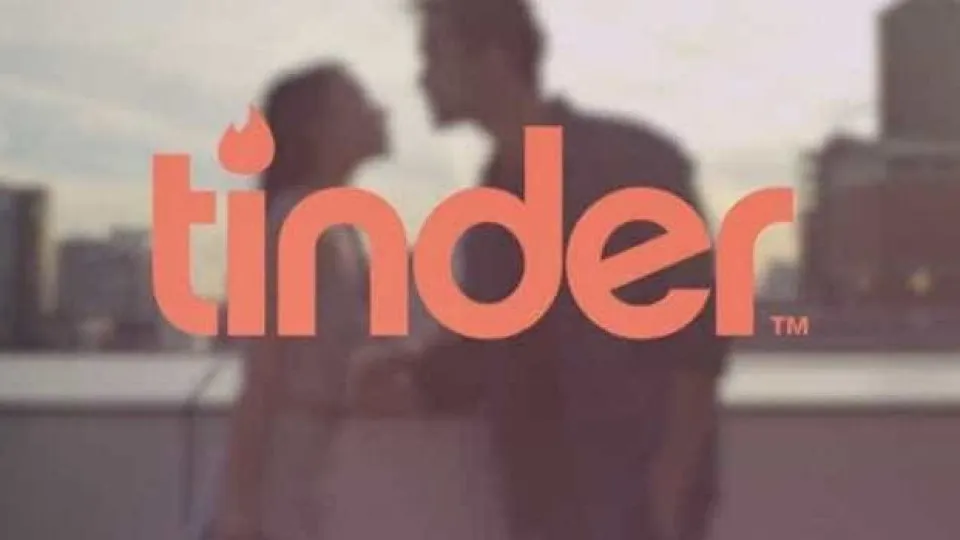 Extorquiu dinheiro a 15 mulheres com perfil falso criado no Tinder