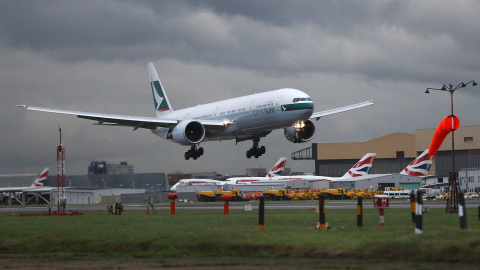 Aeroporto londrino de Heathrow fecha uma pista e reduz área de atividade