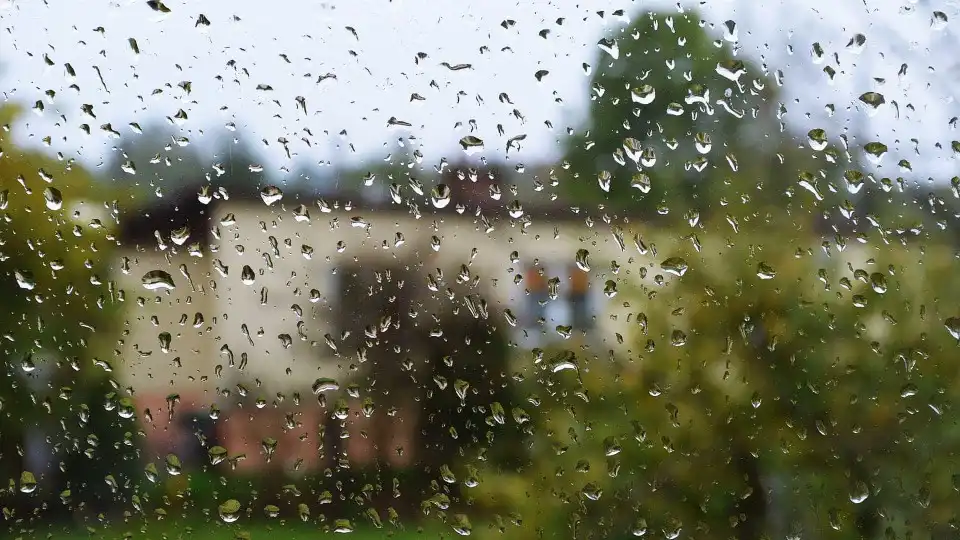 Temperaturas descem drasticamente na terça-feira (e deve chover)