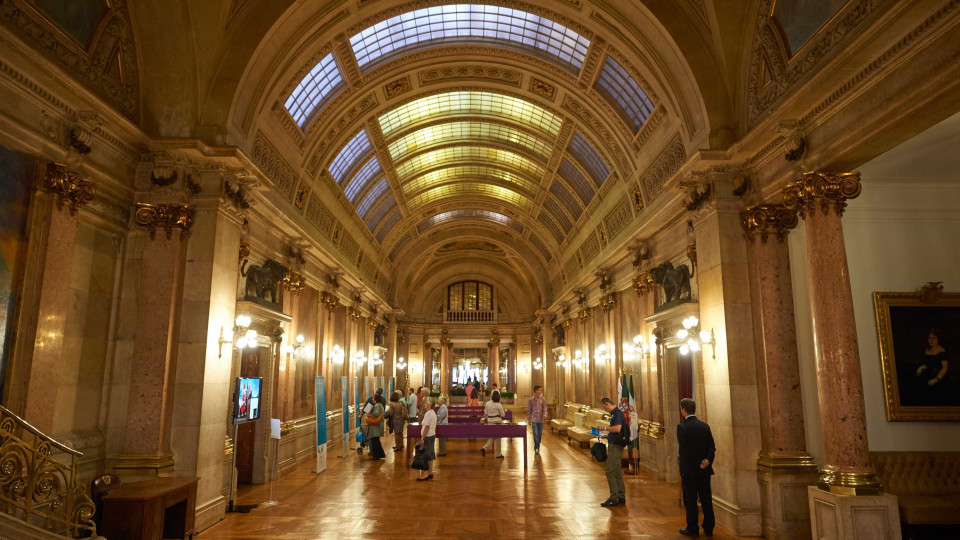 BE, PCP e Livre com salas lado a lado no Palácio de São Bento