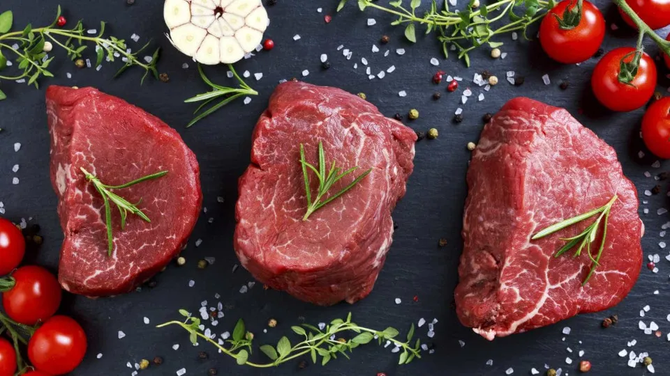 Quatro doenças e um alerta associados à carne vermelha e processada