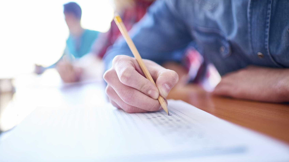 Aluno usa ChatGPT em trabalho da faculdade e passa. Demorou 20 minutos