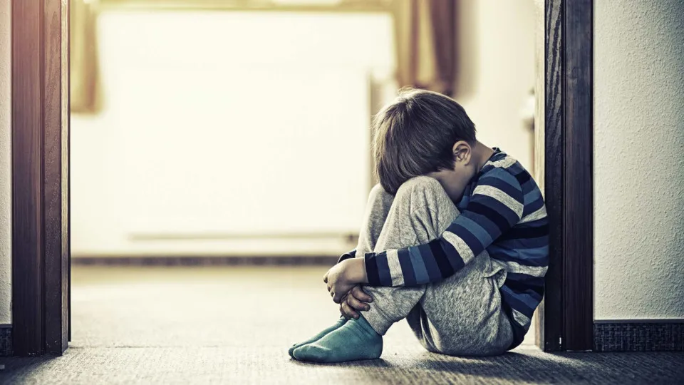 crianças, abuso infantil, violencia infantil