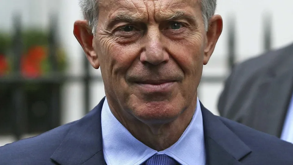 Mais de 600 mil pessoas subscrevem petição contra condecoração a Blair