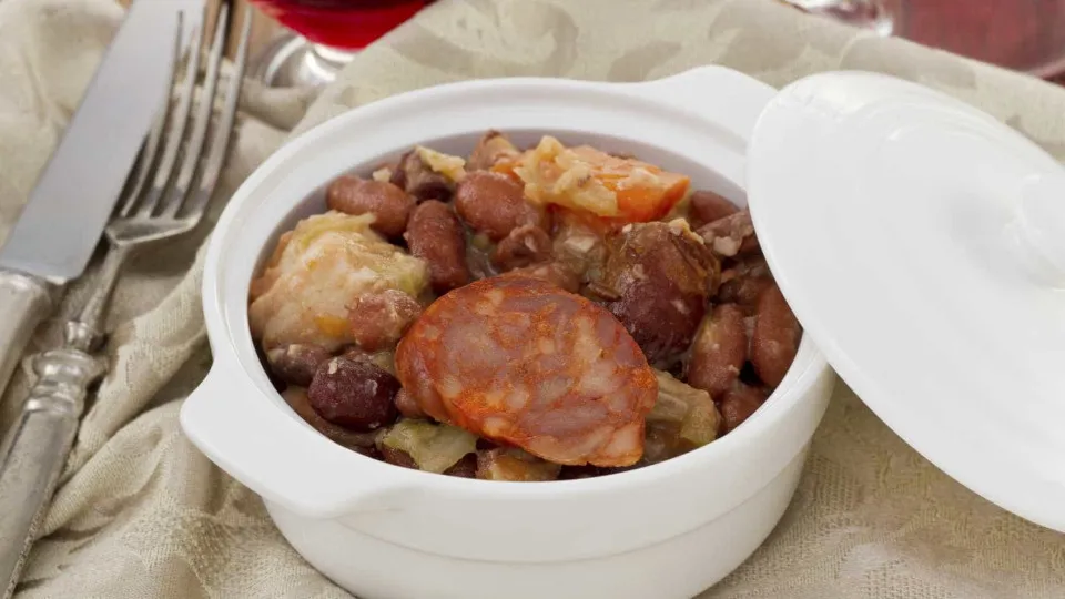 Comida de conforto. Prepare uma feijoada saudável para a família e amigos