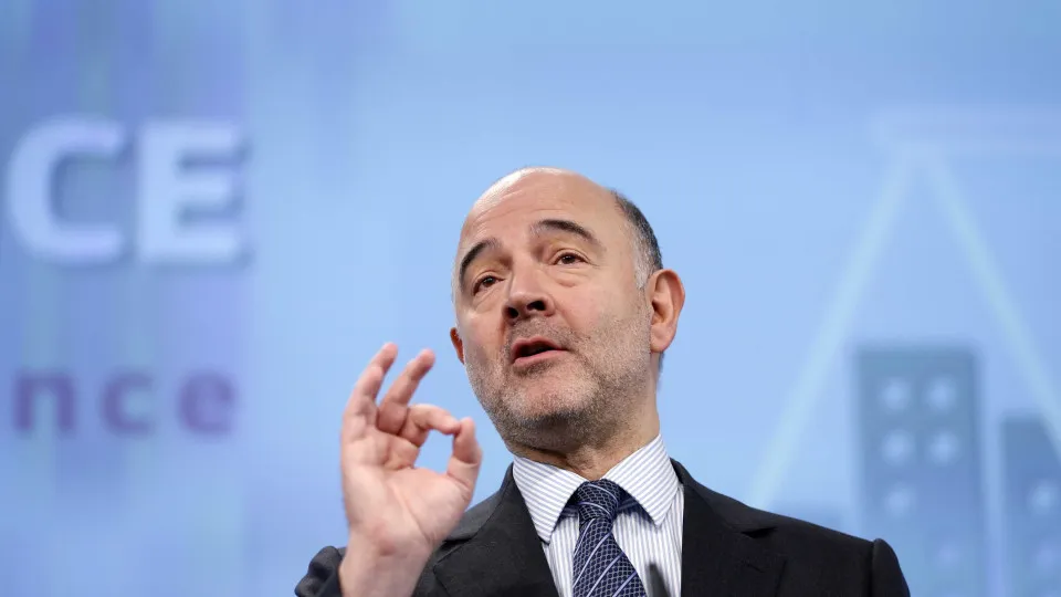 Portugal devia estar orgulhoso de ter Centeno no Eurogrupo, diz Moscovici