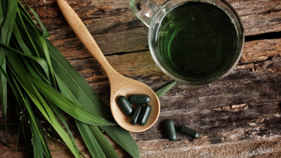 Nem tudo é bom. Conheça os efeitos secundários da spirulina