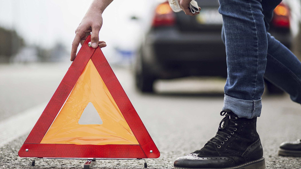 Cinco feridos em colisão na A8 em Mafra. Trânsito está cortado