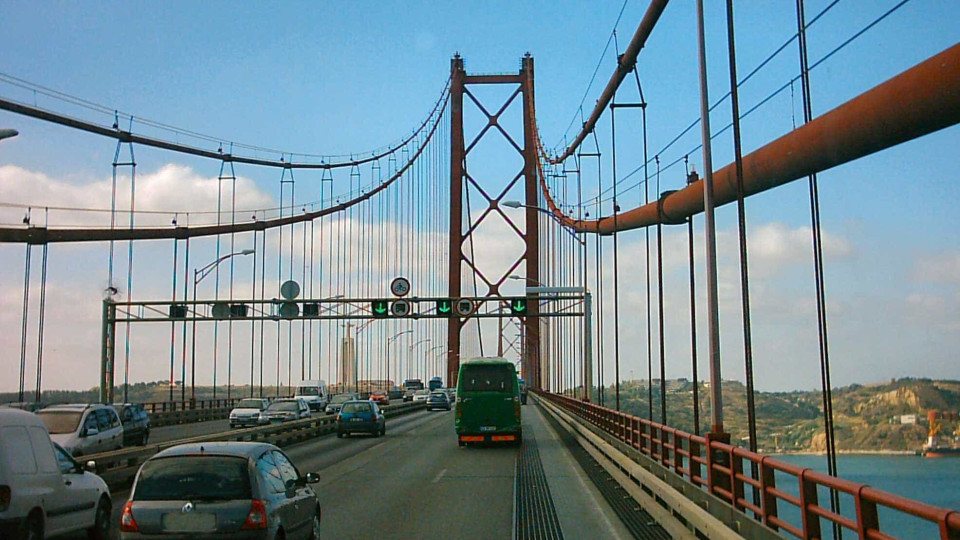 Ano de 2005 mantém recorde de trânsito na Ponte 25 de Abril em 50 anos