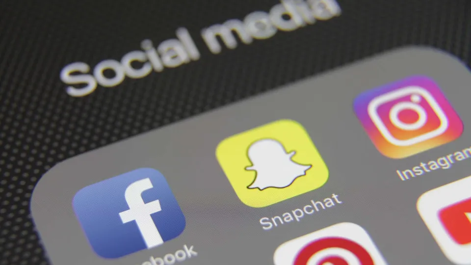 redes sociais, facebook, snapchat, instagram, social media