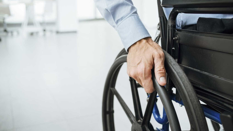 Governo dos Açores admite medidas para apoiar famílias com deficientes