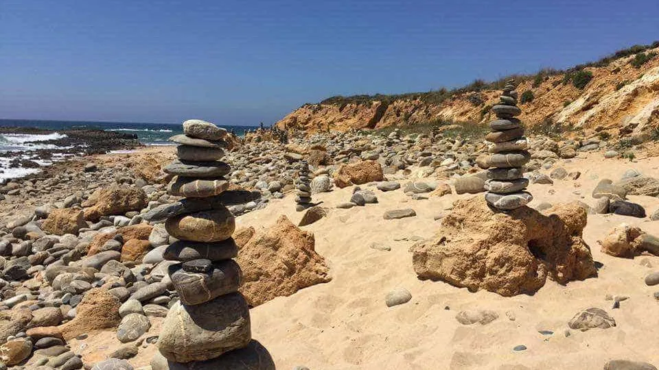 Não gosta de pedras na praia? Destas, em Milfontes, vai gostar
