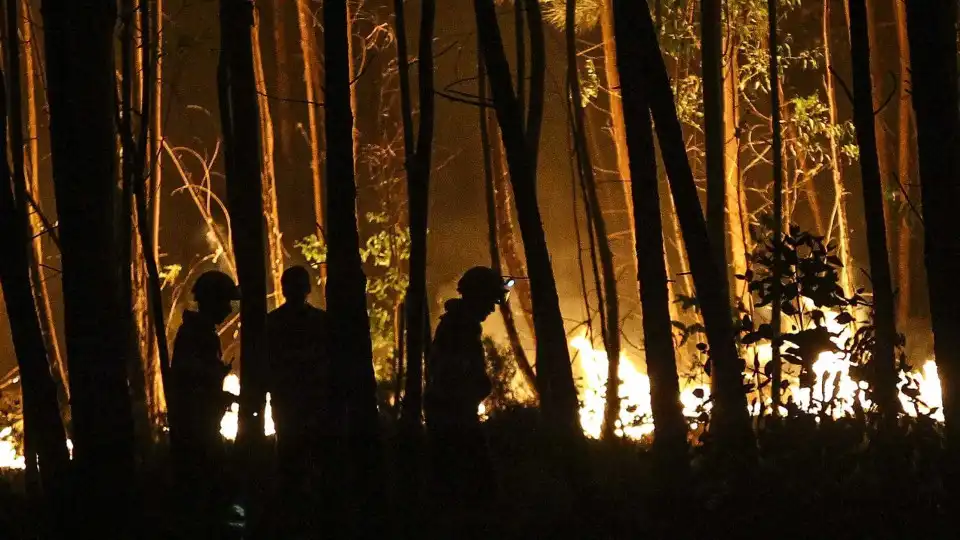 Várias frentes ativas e cinco aldeias isoladas em São Pedro do Sul