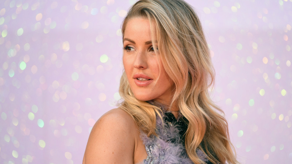 Ellie Goulding abusava do álcool para "parecer mais interessante"