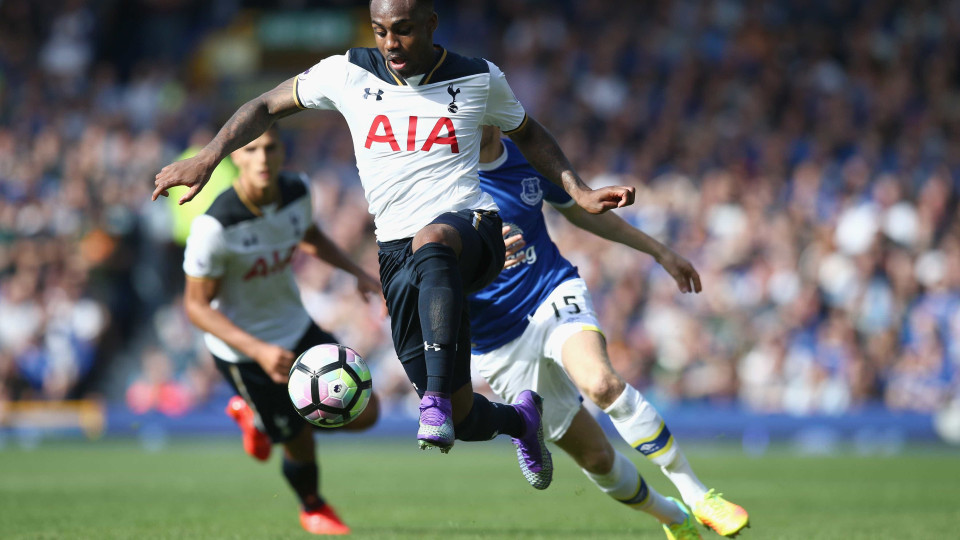 Shearer considera seleção inglesa uma "anedota". Danny Rose concorda