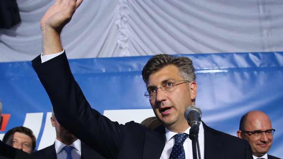 Sondagens dão vitória ao partido do PM nas eleições na Croácia