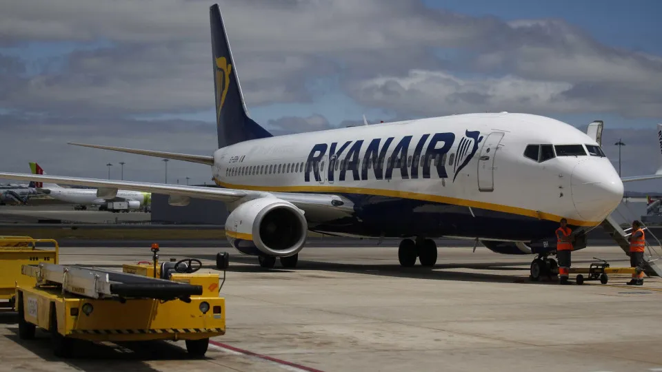 Contra os abusos, Ryanair pondera mudar regras sobre bagagem