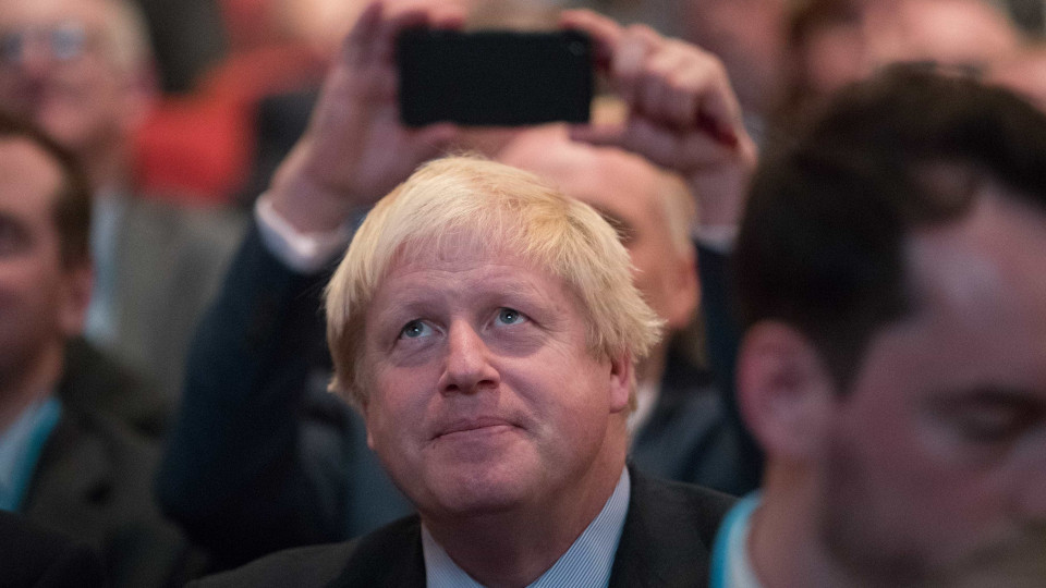 Boris Johnson quer negociações do Reino Unido com UE antes da 3.ª votação